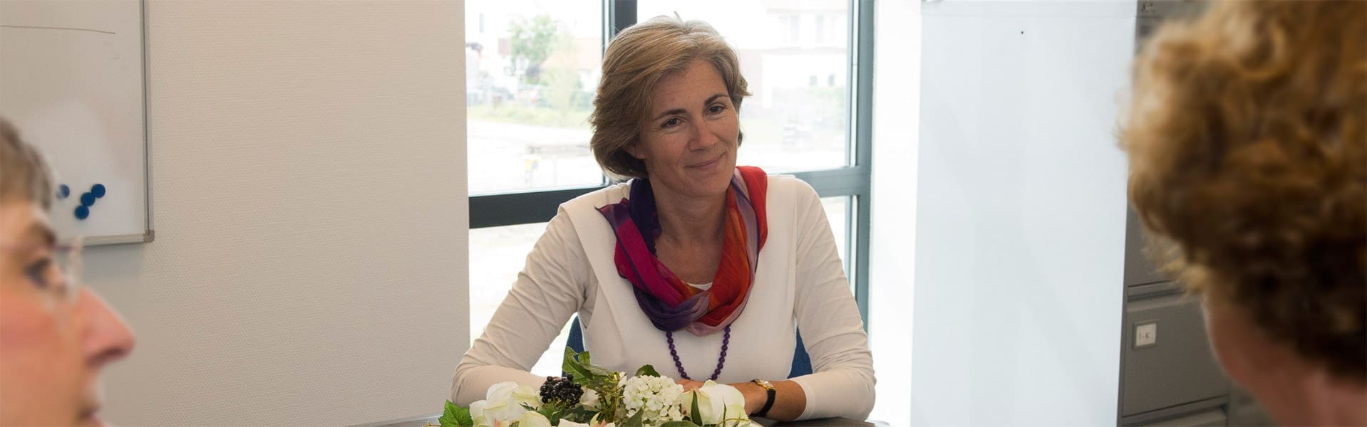 Gesprek aan de vergadertafel op het kantoor in Berkel en Rodenrijs